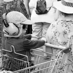 'Little Boy at the concert of 'The Inexplicables' (6. Lothringair street festival)' in a higher resolution